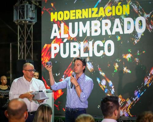 FotografoFoto Alcaldía de Medellín:13.621 puntos luminosos tipo Led han sido instalados este año en Medellín con la modernización masiva del alumbrado público.